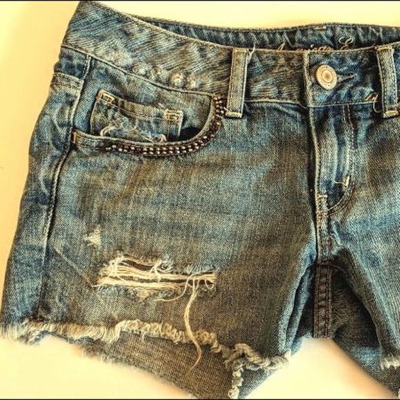 American Eagle Pants - American Eagle Distressed Cutoffs Size 2